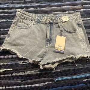 Blue Asphalt Distressed Floral Engraved Jean Shorts Medium